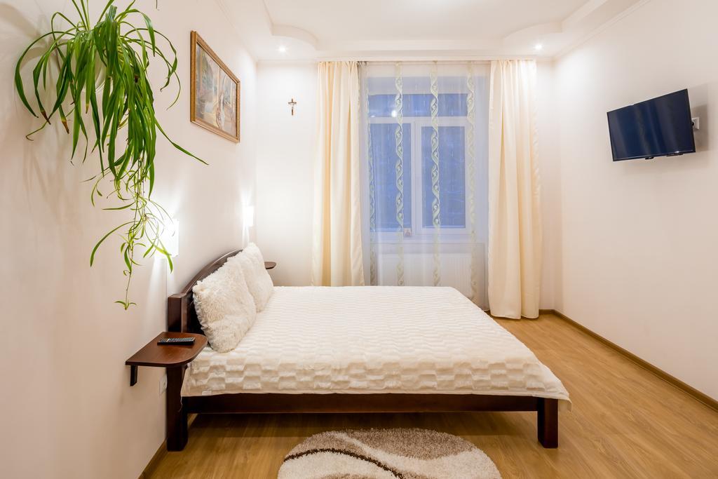 Apartment On Khmelnytskogo Street Lviv Exterior photo