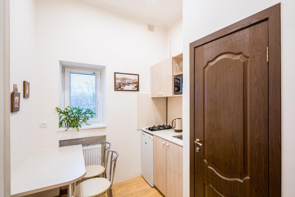 Apartment On Khmelnytskogo Street Lviv Exterior photo