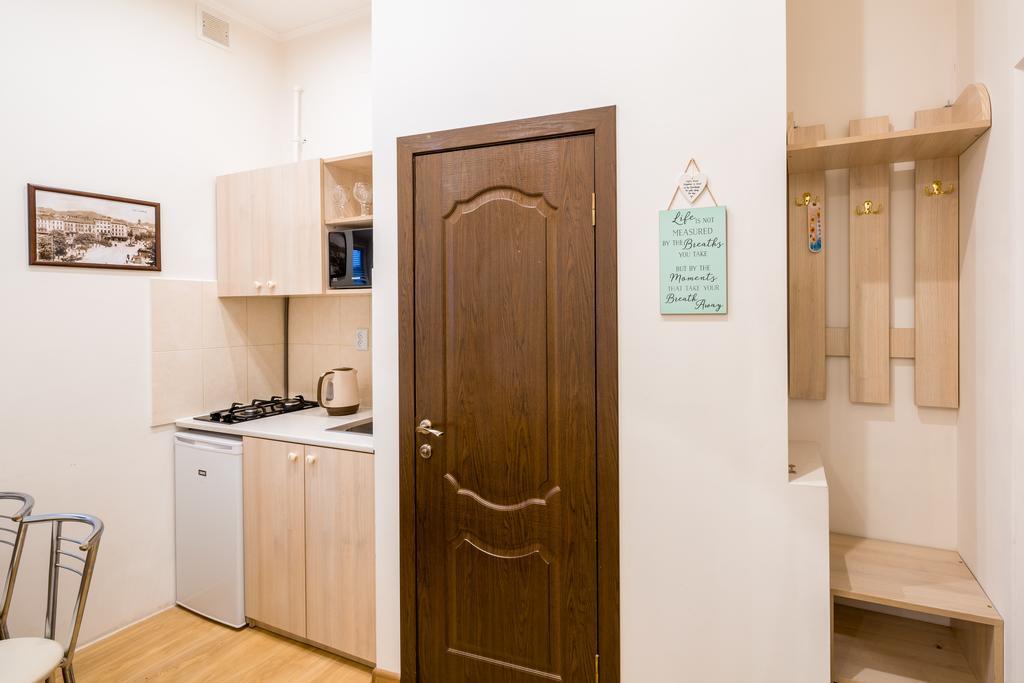 Apartment On Khmelnytskogo Street Lviv Exterior photo